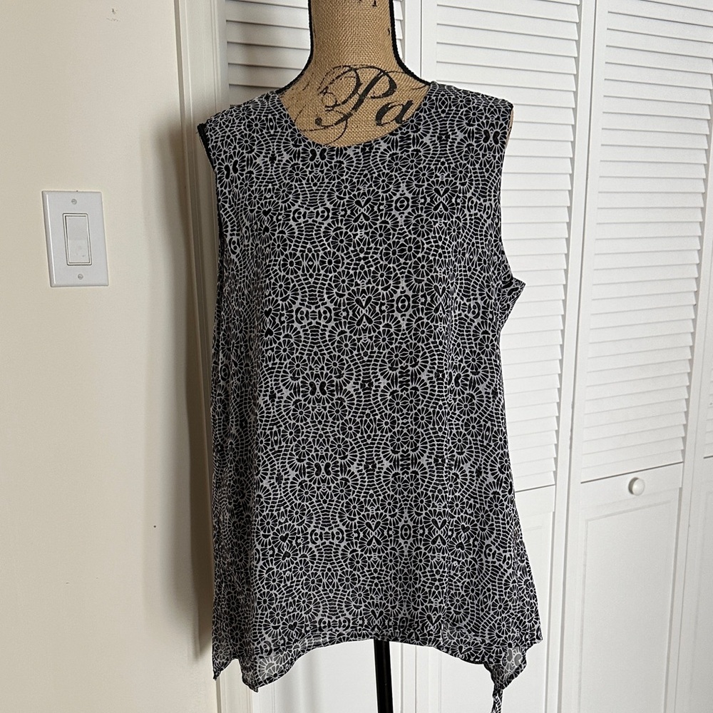 Black and White Sleeveless Top